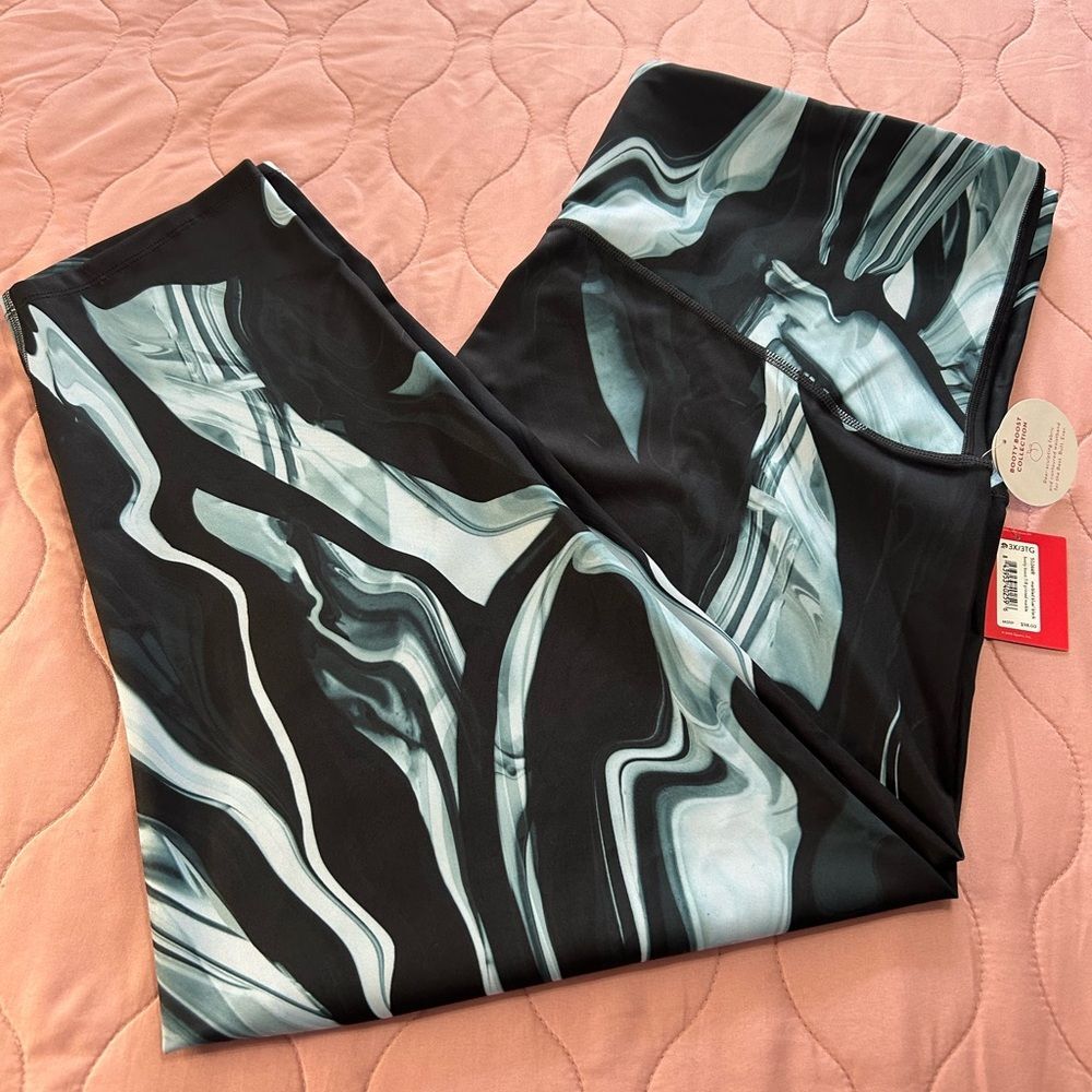 SPANX Black and White Leggings with Dynamic Pattern - Picture 2 of 8